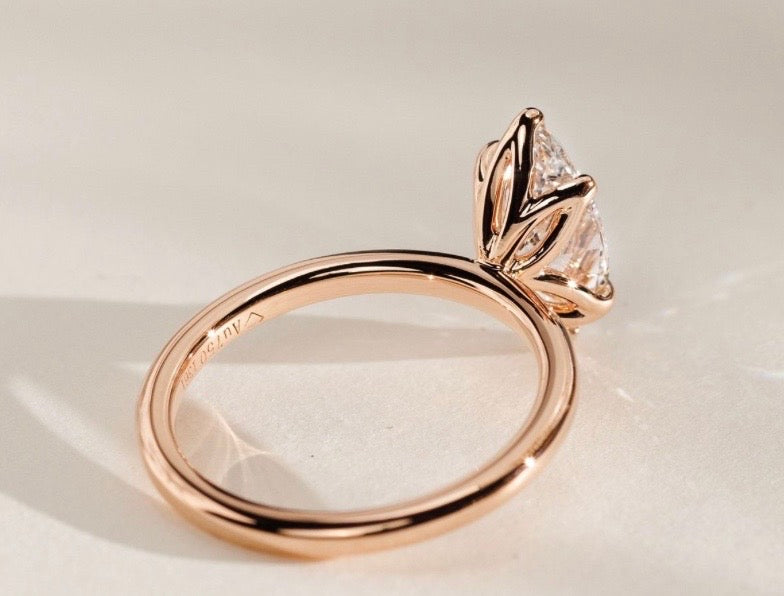 Anillo Oval 1.31 Tulip 4 Uñas