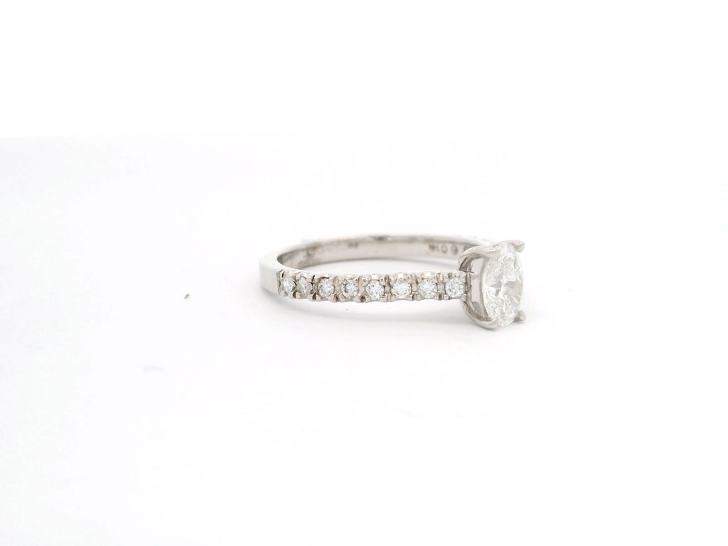 Anillo de Compromiso Diamante Oval y Churumbela