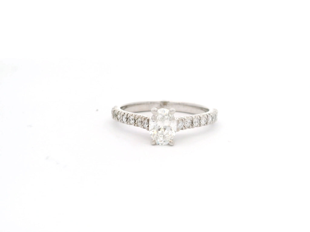 Anillo de Compromiso Diamante Oval y Churumbela