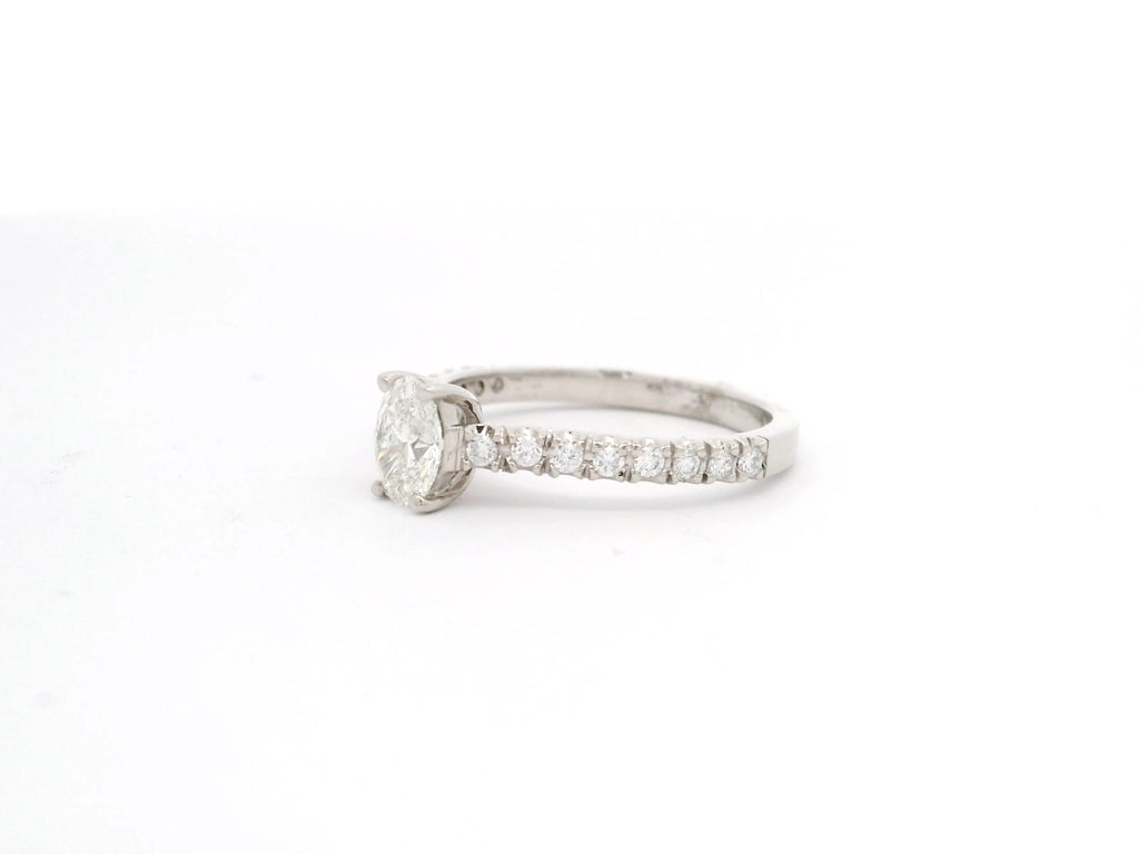 Anillo de Compromiso Diamante Oval y Churumbela