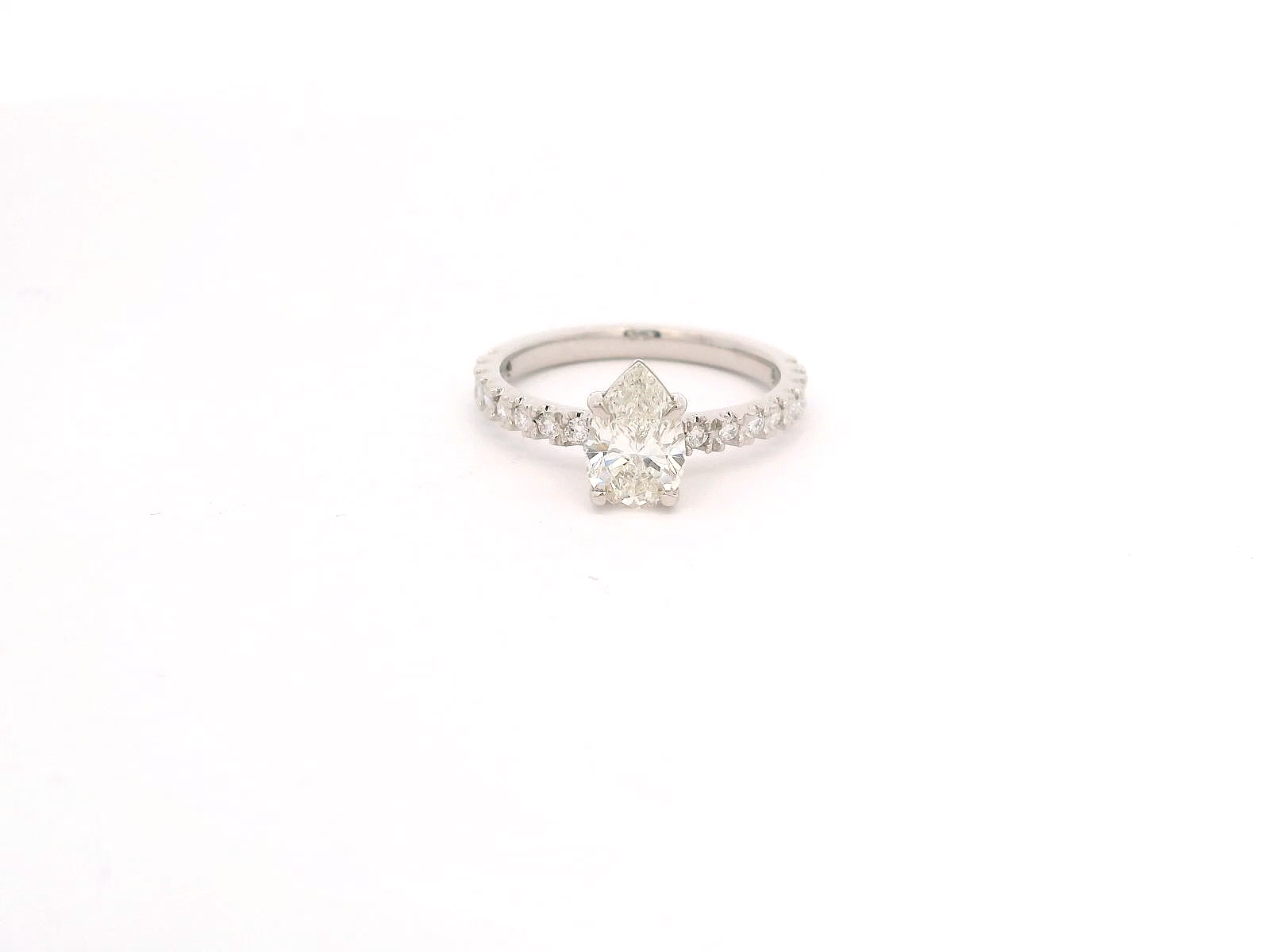 Anillo Pear 0.91 cts con Churumbela Oro Blanco 14k
