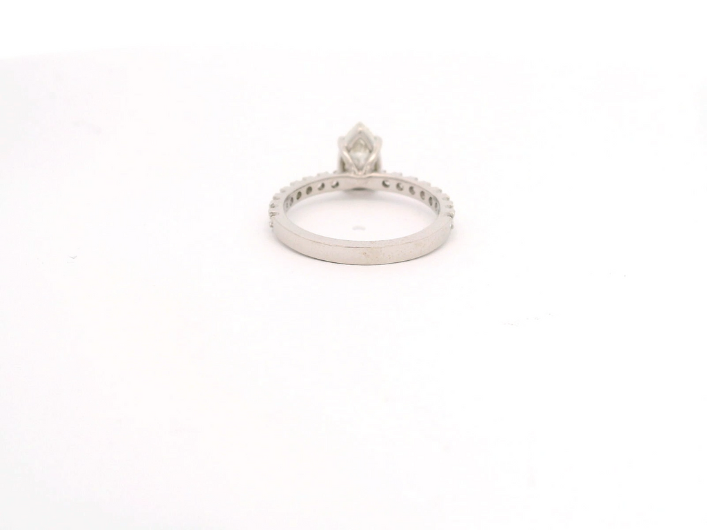 Anillo Pear 0.91 cts con Churumbela Oro Blanco 14k