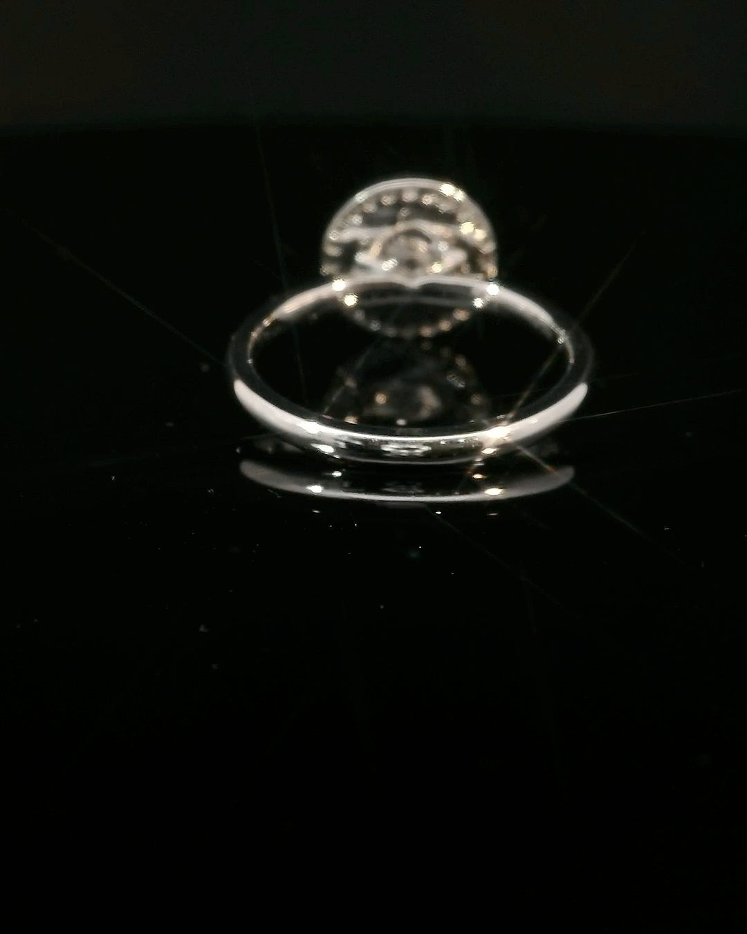 Anillo Brillante 0.92 cts Halo Oro Blanco 14k