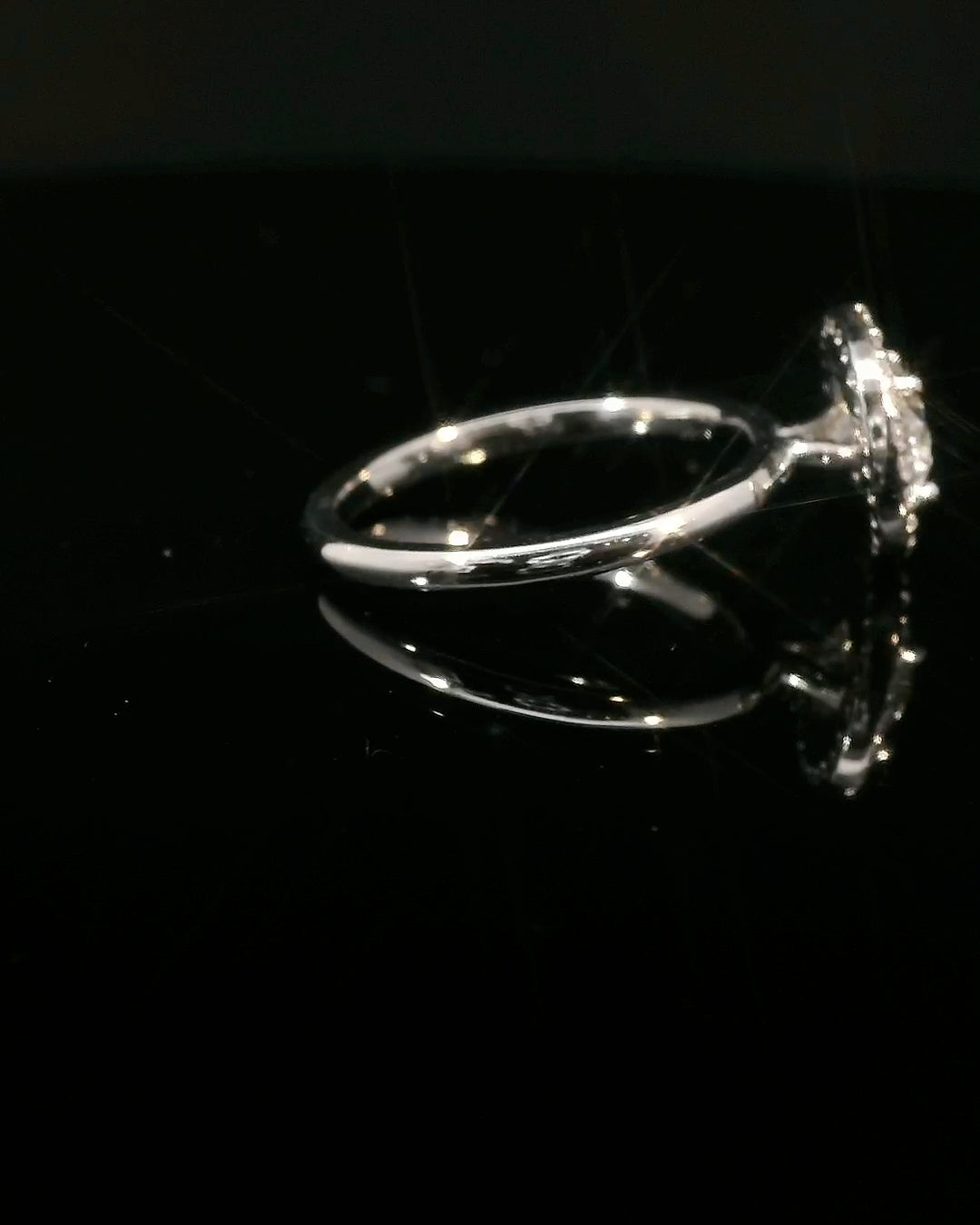 Anillo Brillante 0.92 cts Halo Oro Blanco 14k