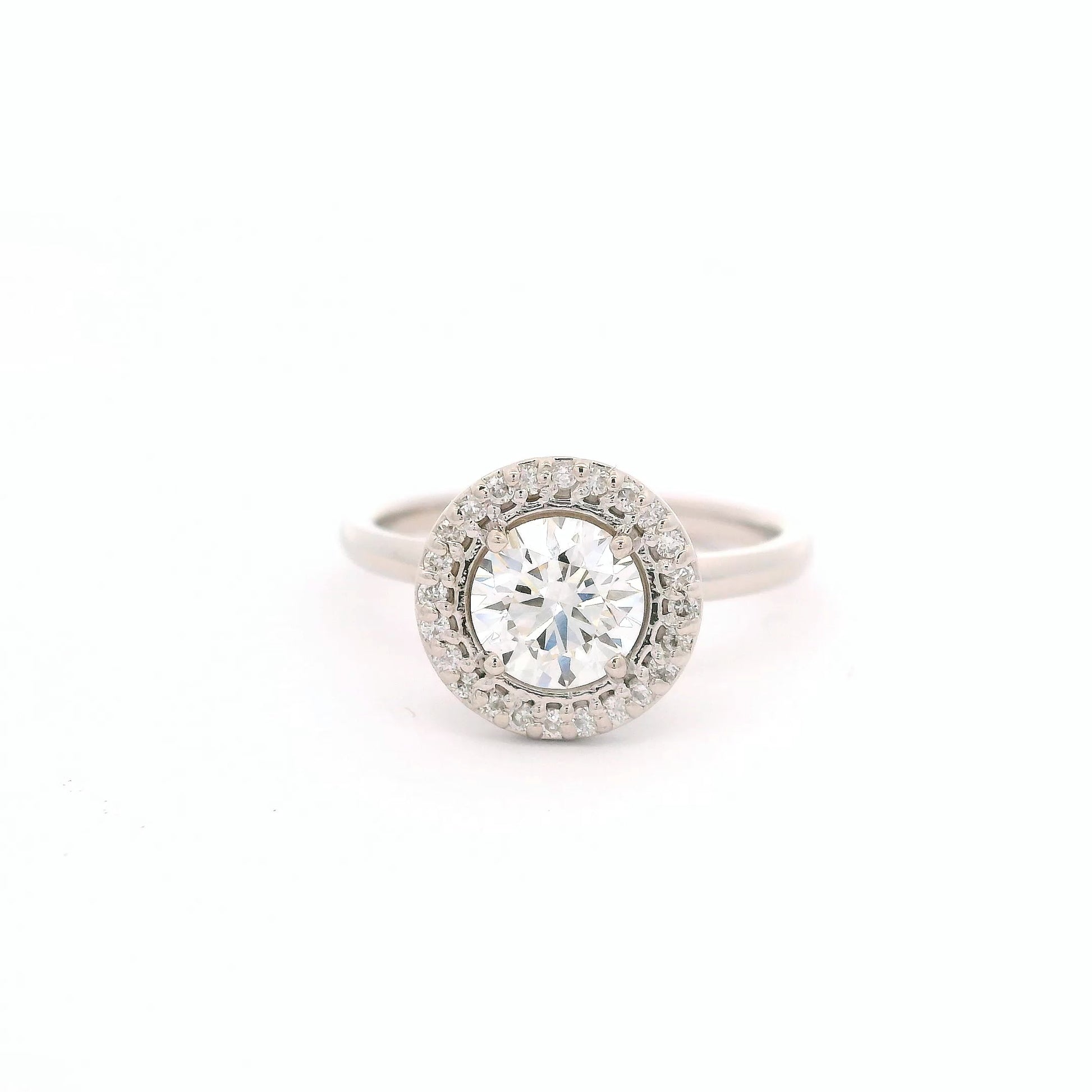 Anillo Brillante 0.92 cts Halo Oro Blanco 14k