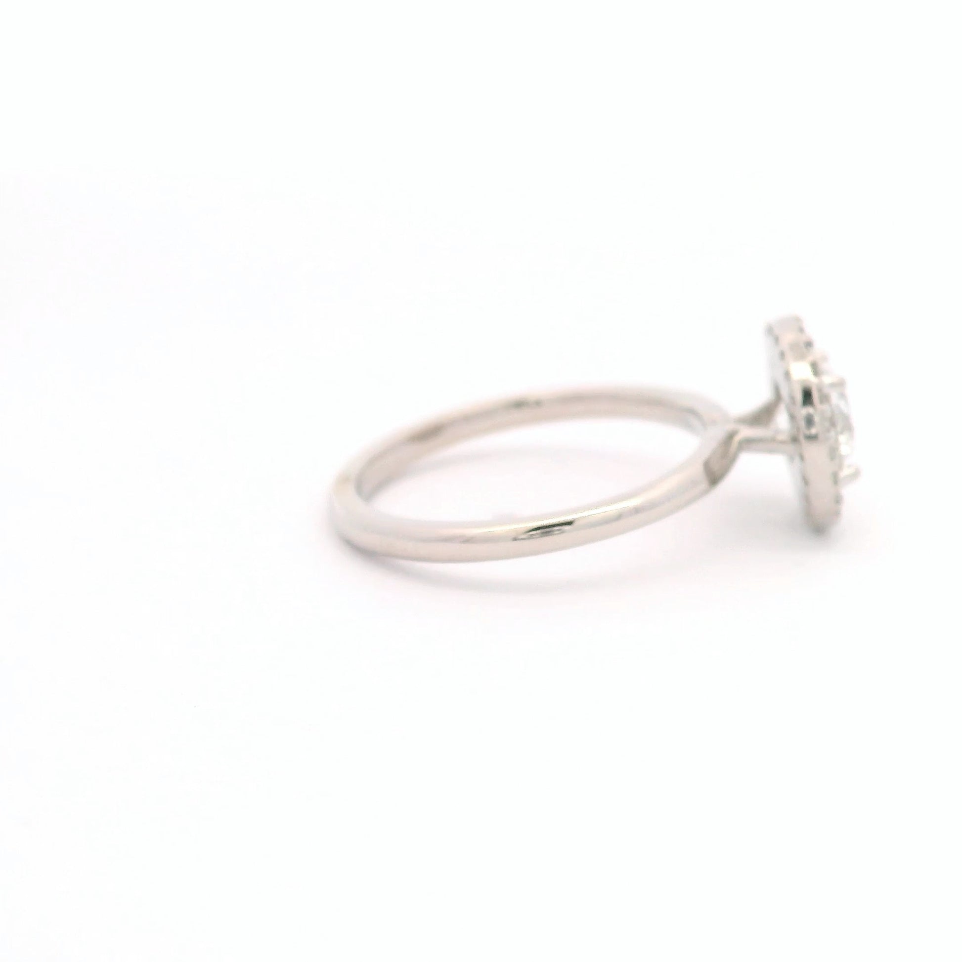 Anillo Brillante 0.92 cts Halo Oro Blanco 14k