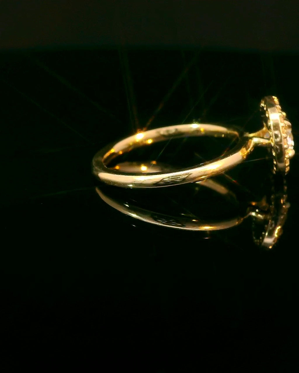 Anillo Brillante 0.67 cts Halo Oro Amarillo 14k