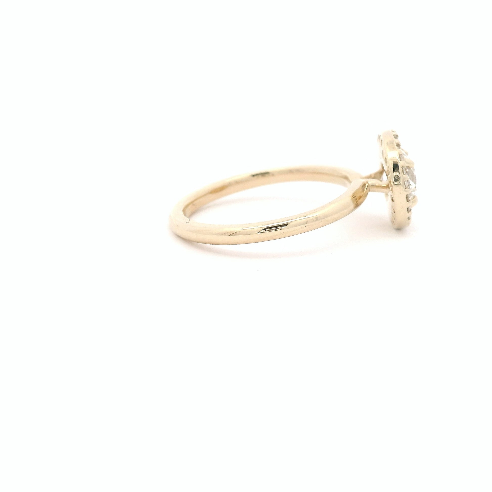 Anillo Brillante 0.67 cts Halo Oro Amarillo 14k
