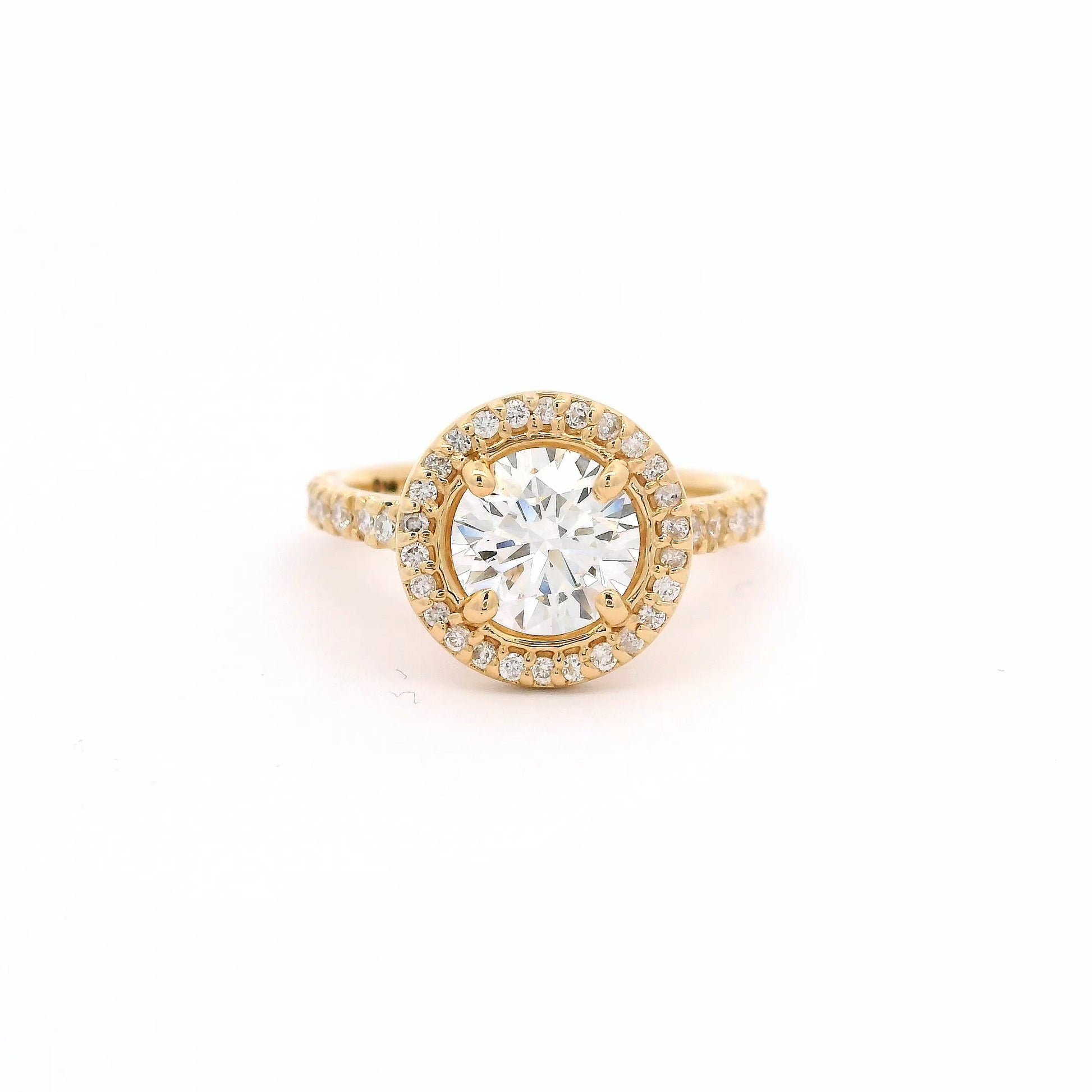 Anillo Brillante 1.37 cts Halo con Churumbela Oro Amarillo 14k