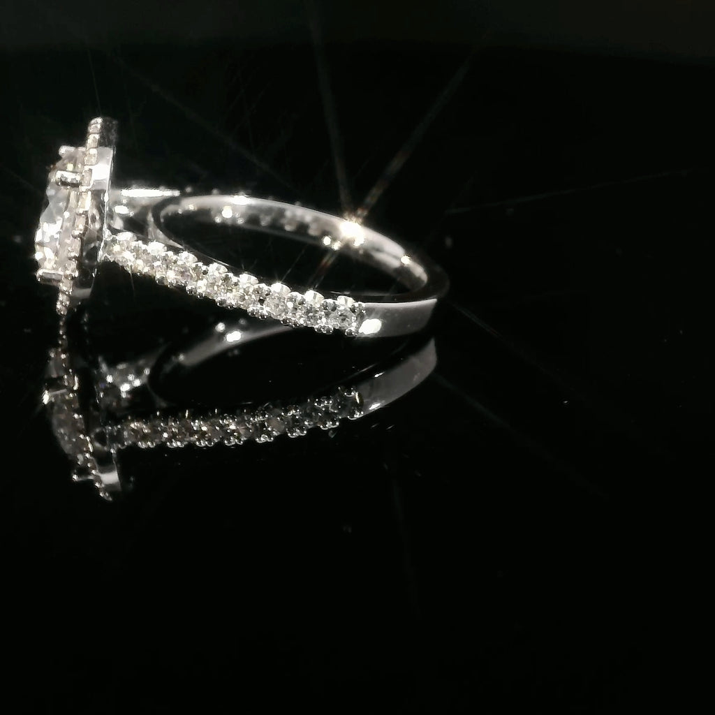 Anillo Brillante 2.13 cts Halo con Churumbela Oro Blanco 14k