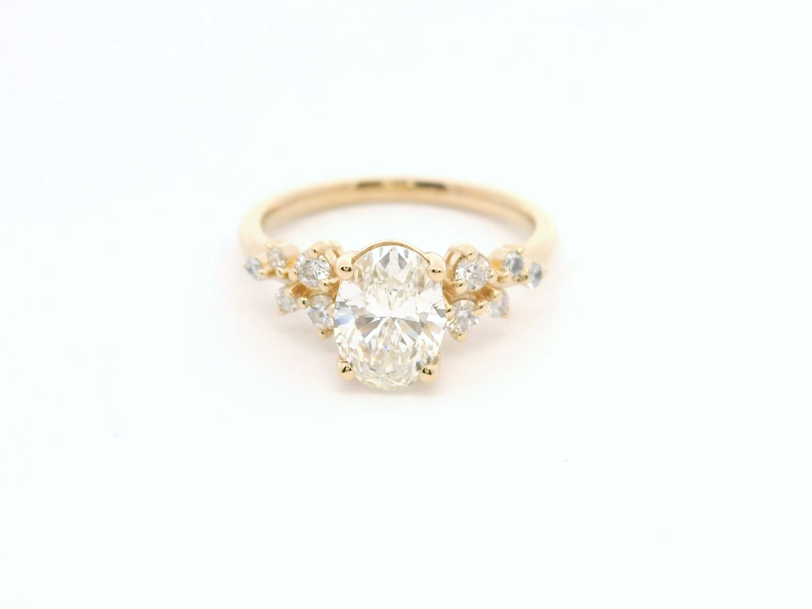 Anillo Oval 1.09 cts con Churumbela Oro Amarillo 14k