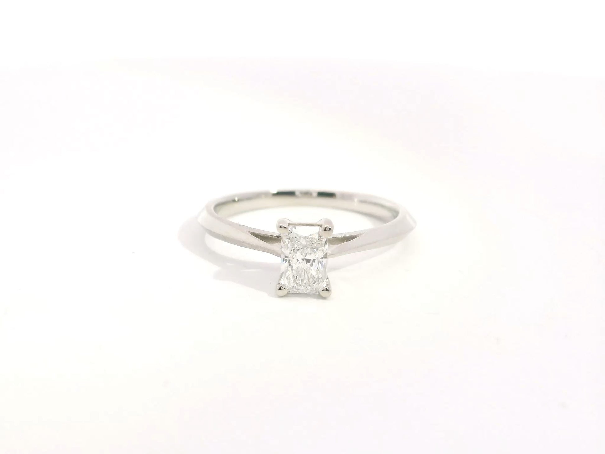 Anillo Radiant 0.46 cts Oro Blanco 14k
