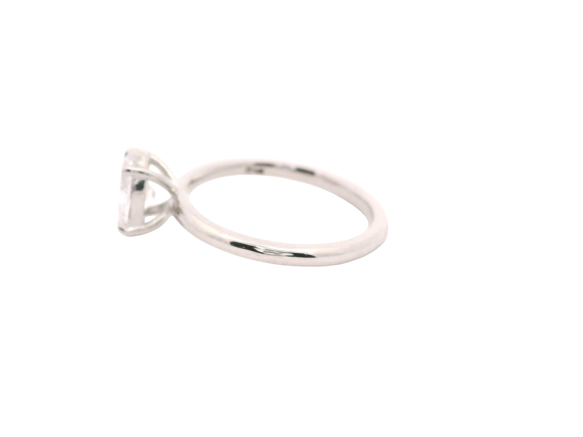 Anillo Oval 0.87 cts Oro Blanco 14k