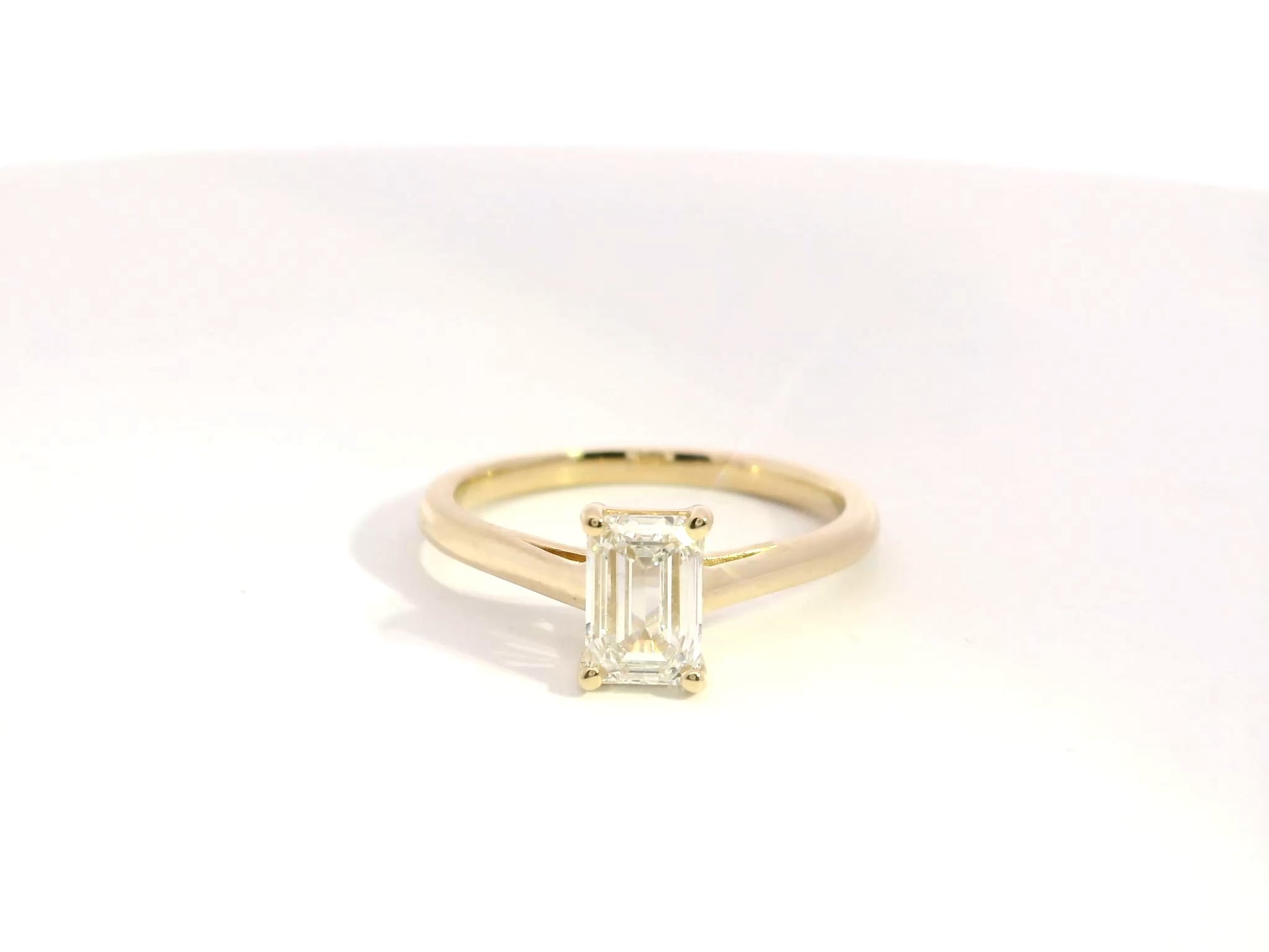 Anillo Emerald 0.91 cts Oro Amarillo 14k