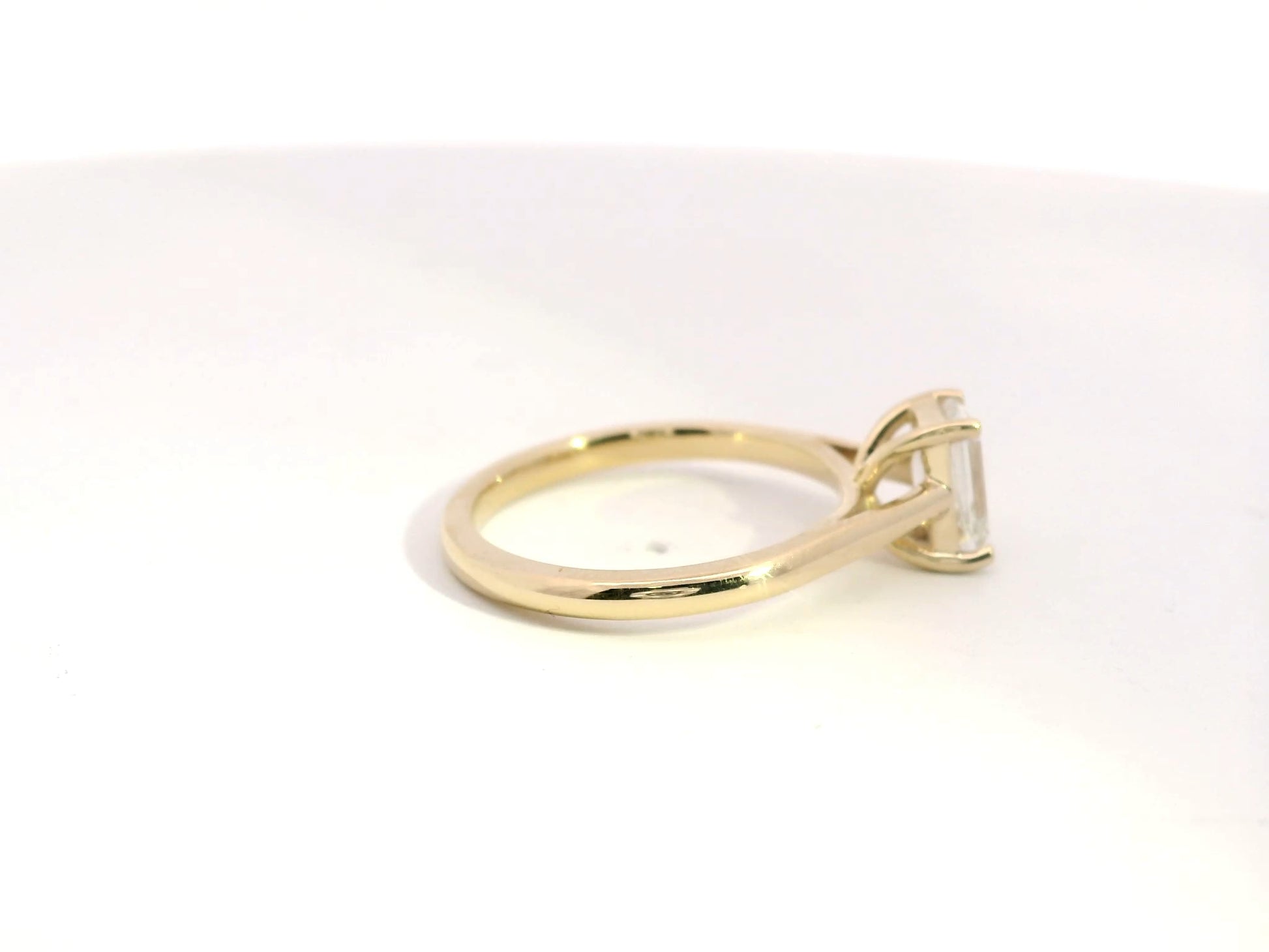Anillo Emerald 0.91 cts Oro Amarillo 14k
