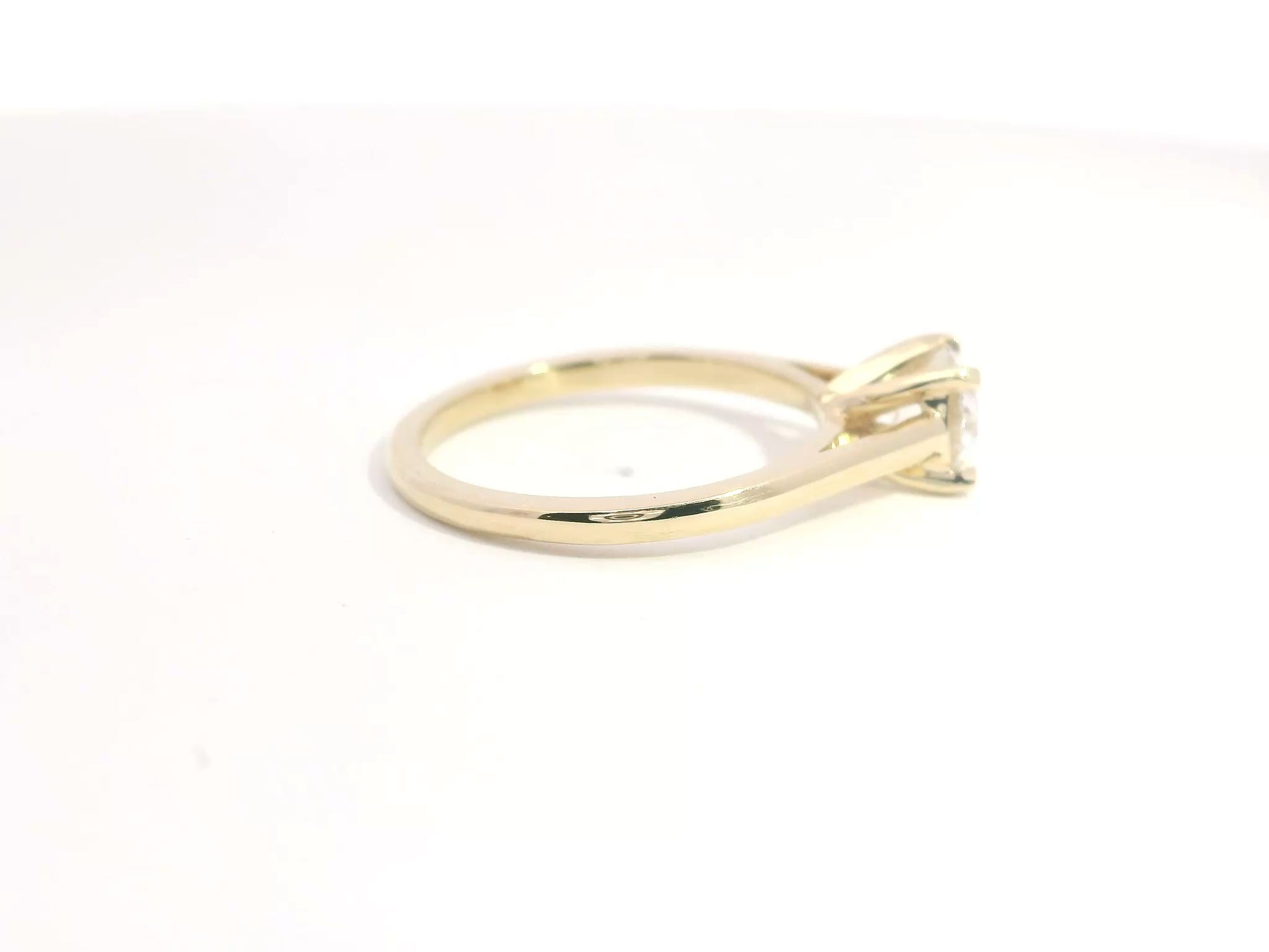 Anillo Brillante 0.71 cts Oro Amarillo 14k