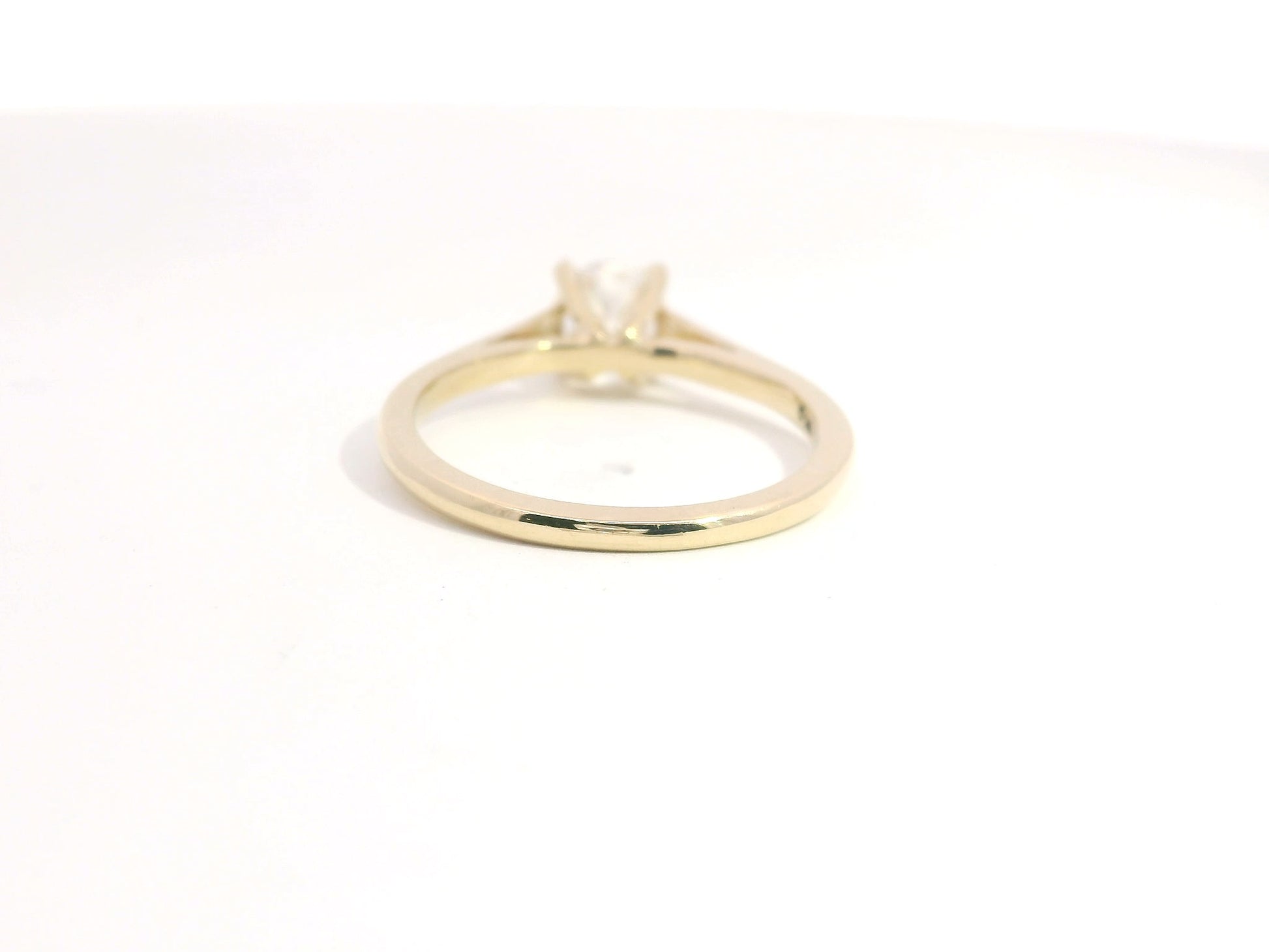Anillo Brillante 0.71 cts Oro Amarillo 14k