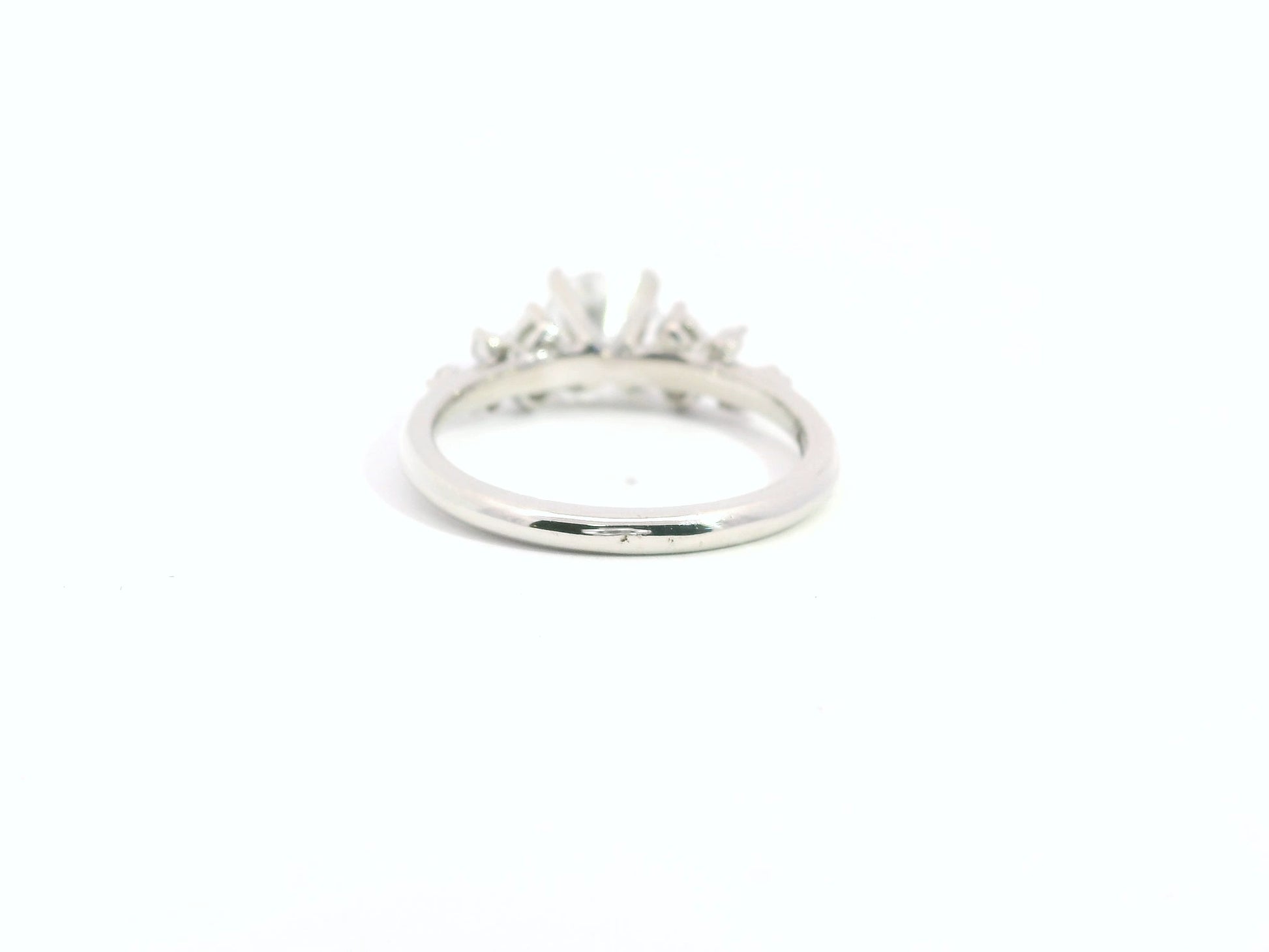 Anillo Brillante 0.96 cts con Churumbela Oro Blanco 14k