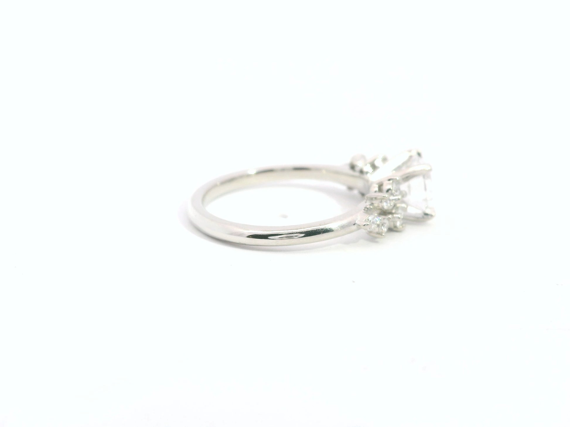 Anillo Brillante 0.96 cts con Churumbela Oro Blanco 14k
