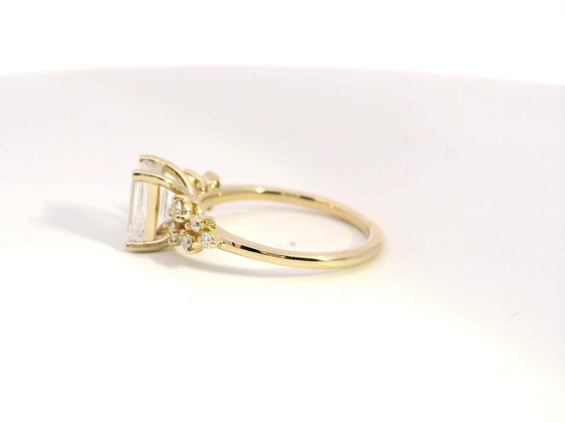 Anillo Emerald 1.44 cts con Churumbela Oro Amarillo 14k