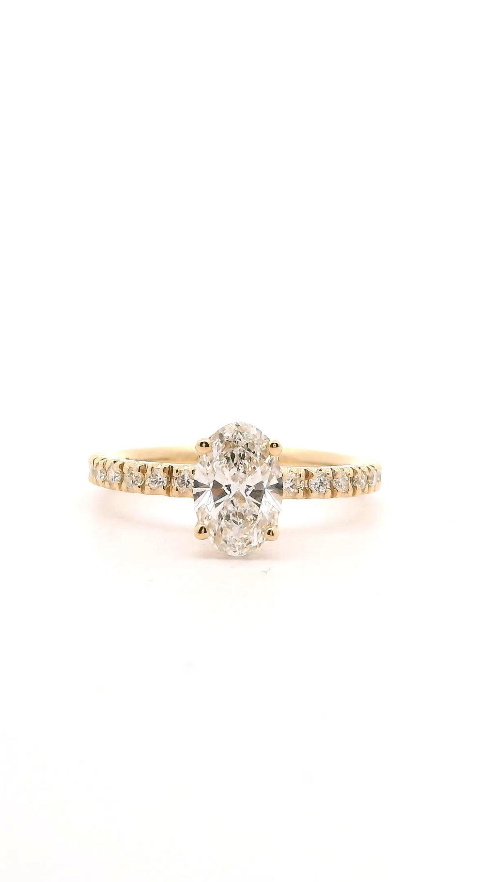 Anillo Oval 1.01 cts con Churumbela Oro Amarillo 14k