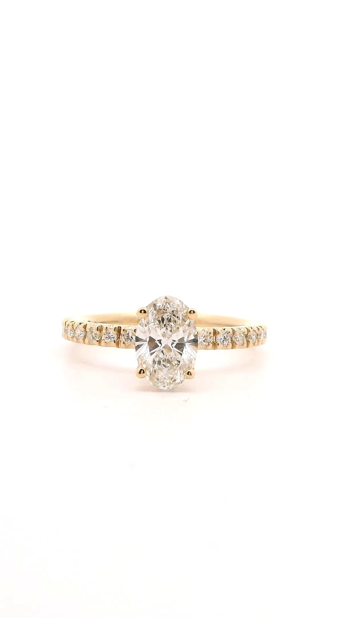 Anillo Oval 1.01 cts con Churumbela Oro Amarillo 14k