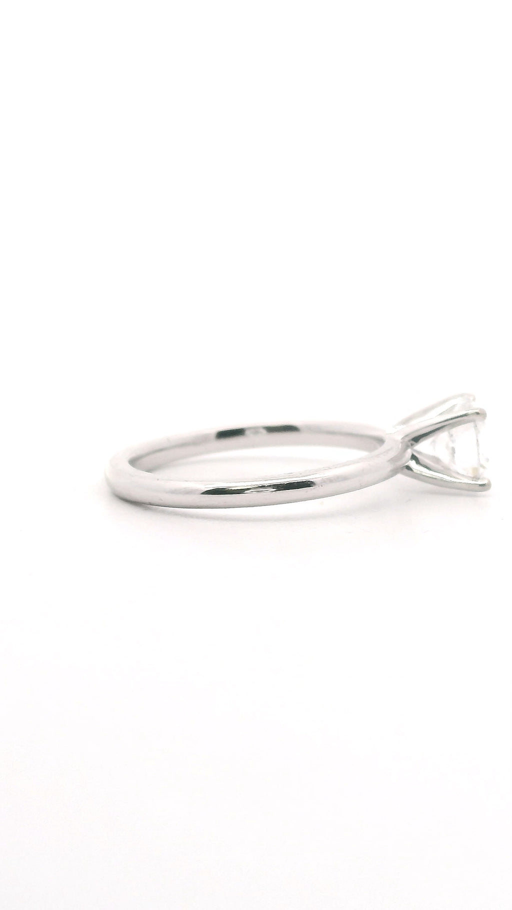 Anillo Brillante 0.8 cts Oro Blanco 14k