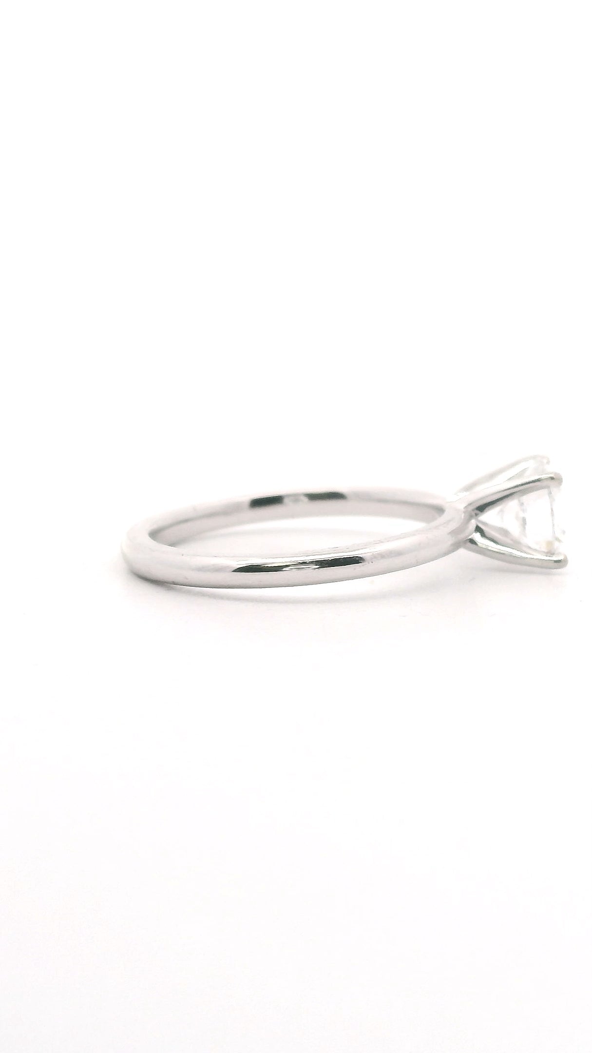 Anillo Brillante 0.69 cts Oro Blanco 14k