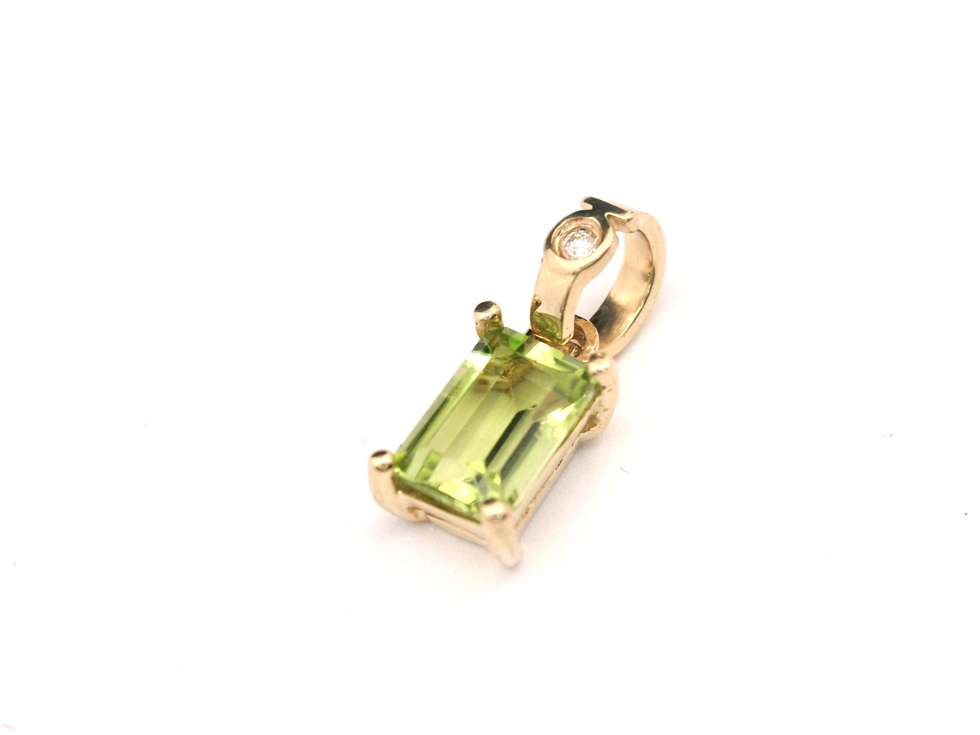 ✧ Agosto — Peridoto