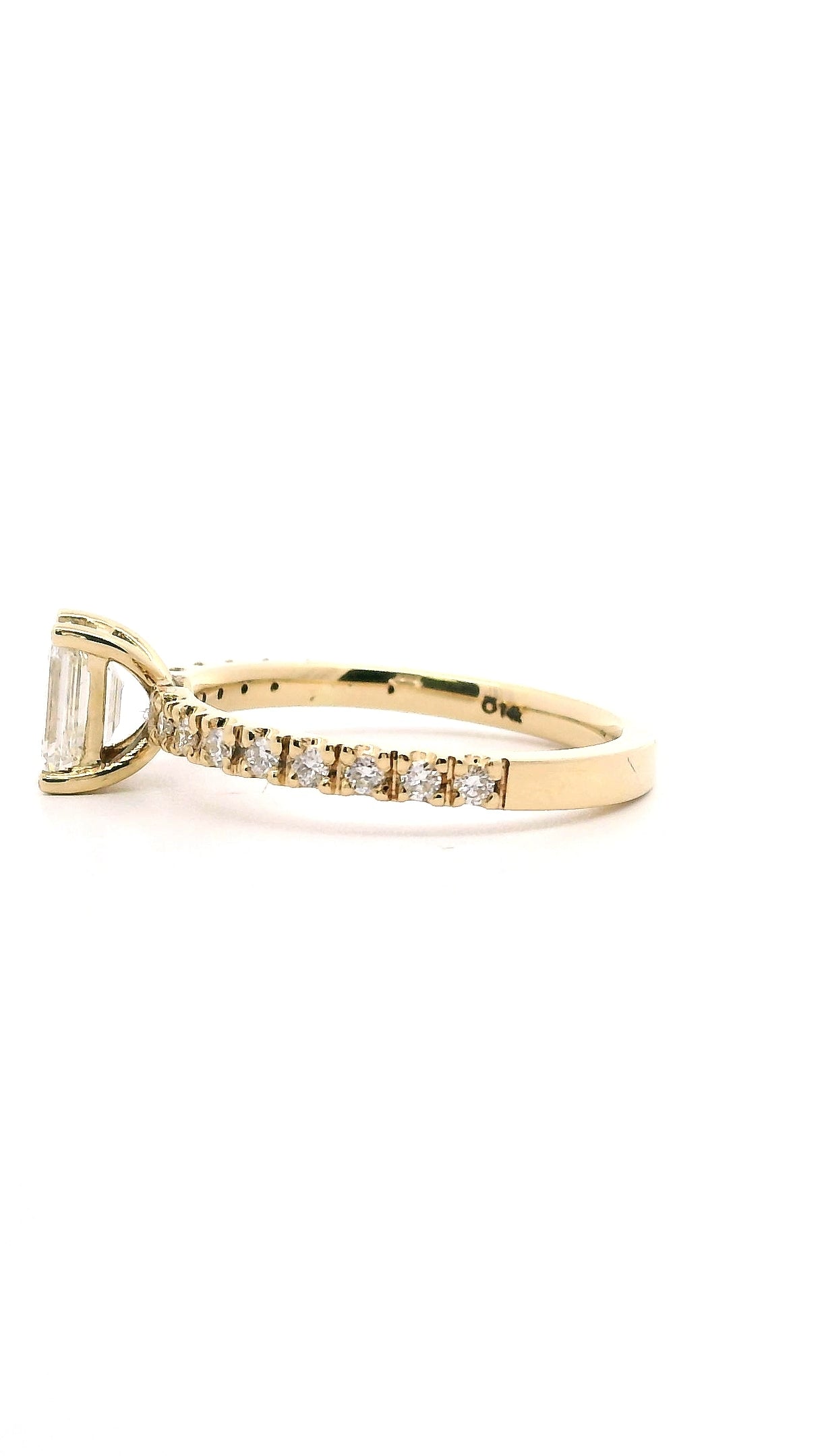Anillo Emerald 0.72 cts con Churumbela Oro Amarillo 14k