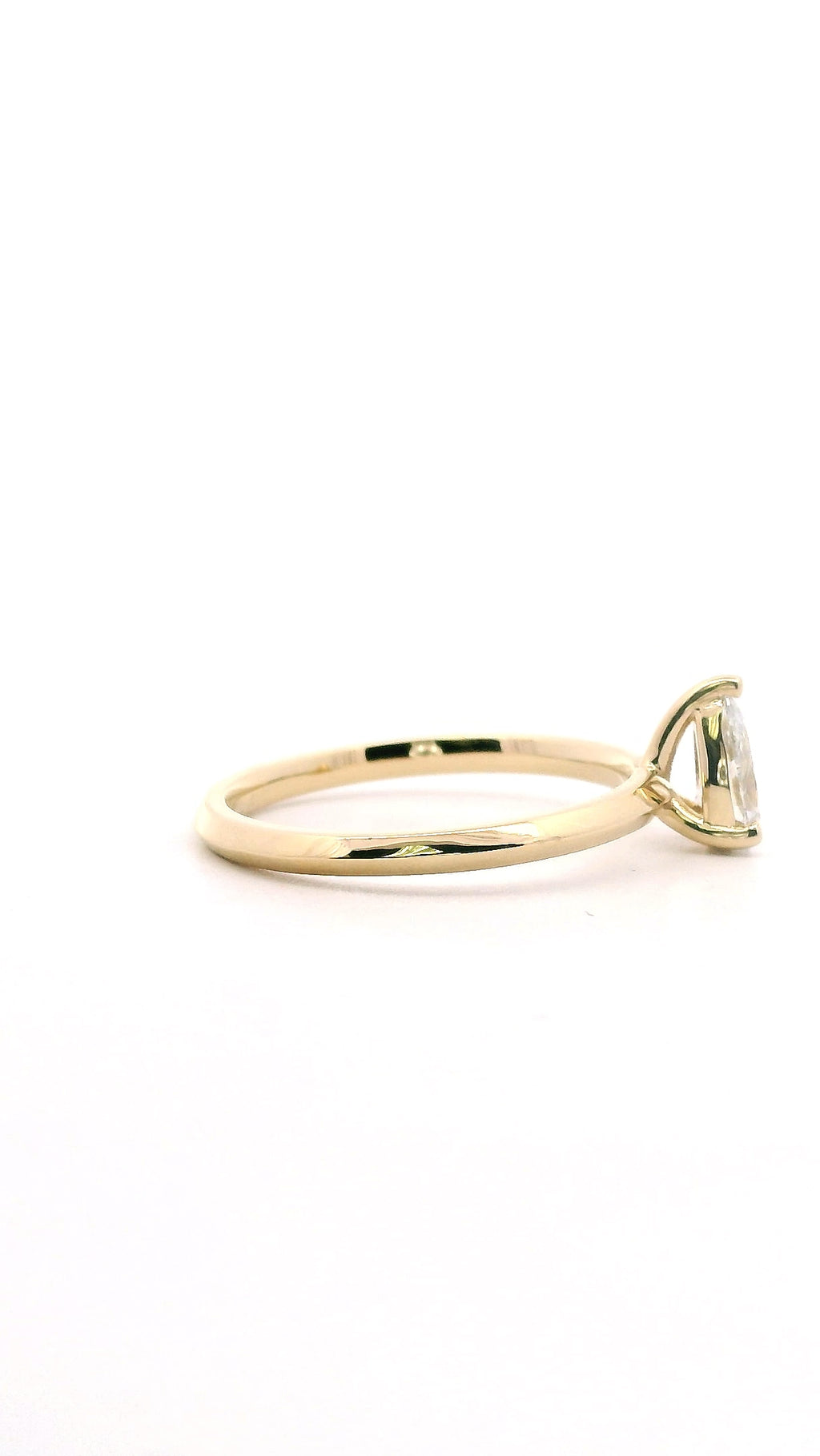Anillo Pear 0.41 cts Oro Amarillo 14k