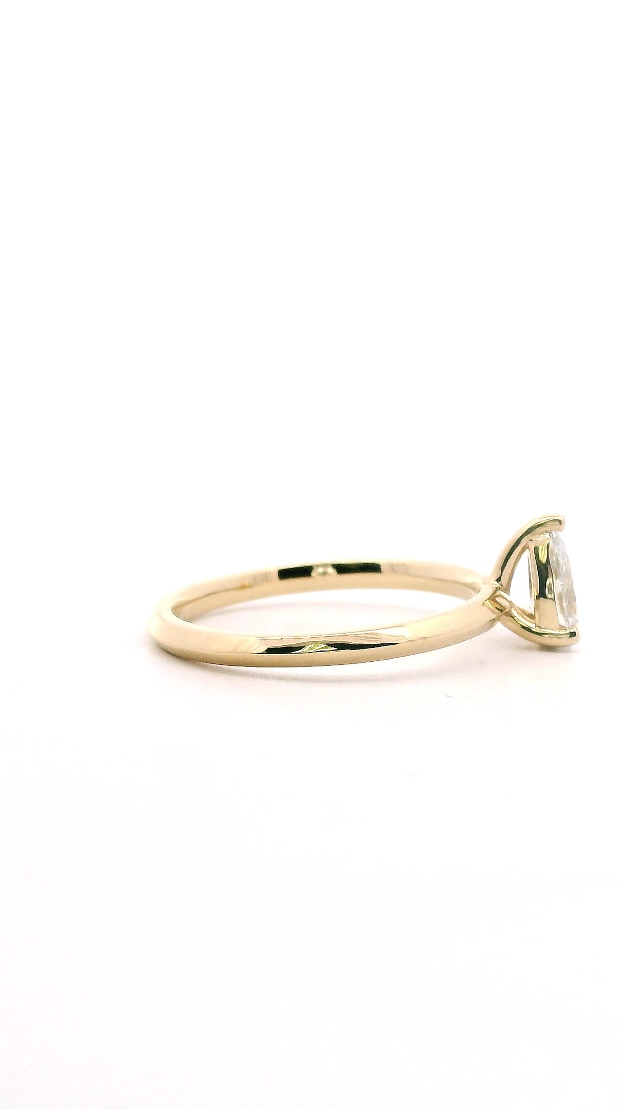 Anillo Pear 0.41 cts Oro Amarillo 14k