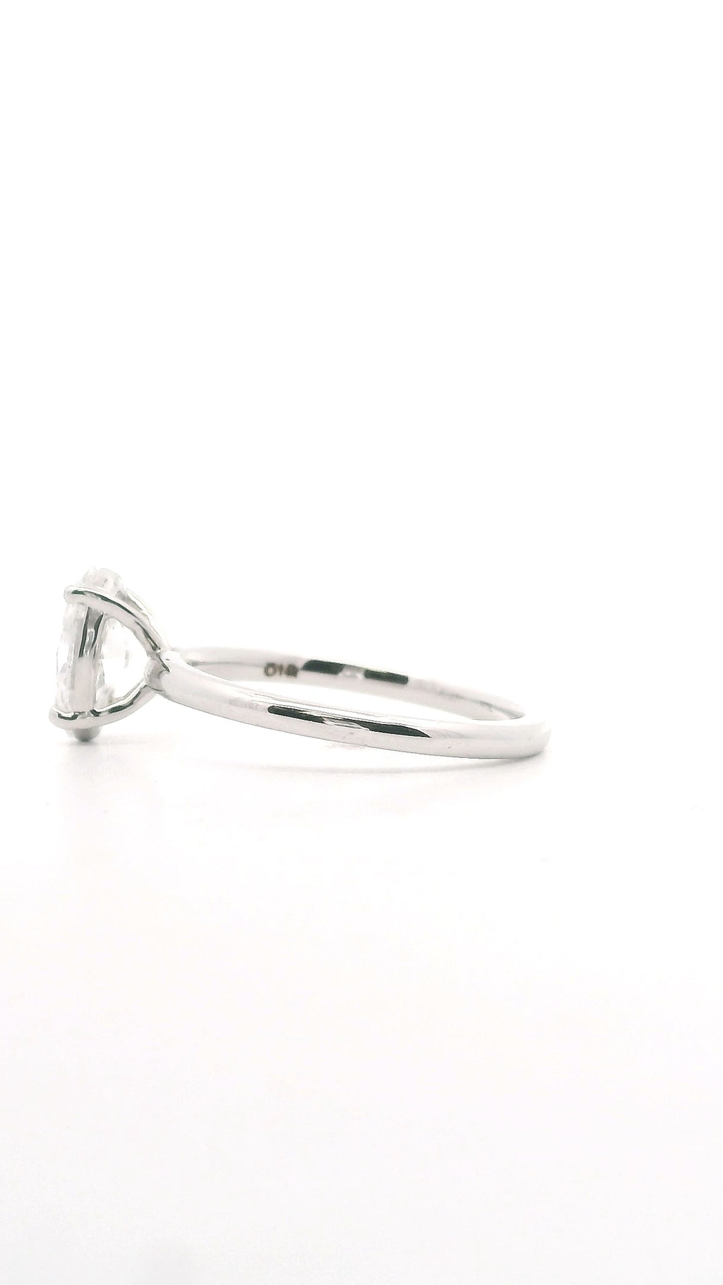 Anillo Oval 1.1 cts Oro Blanco 14k