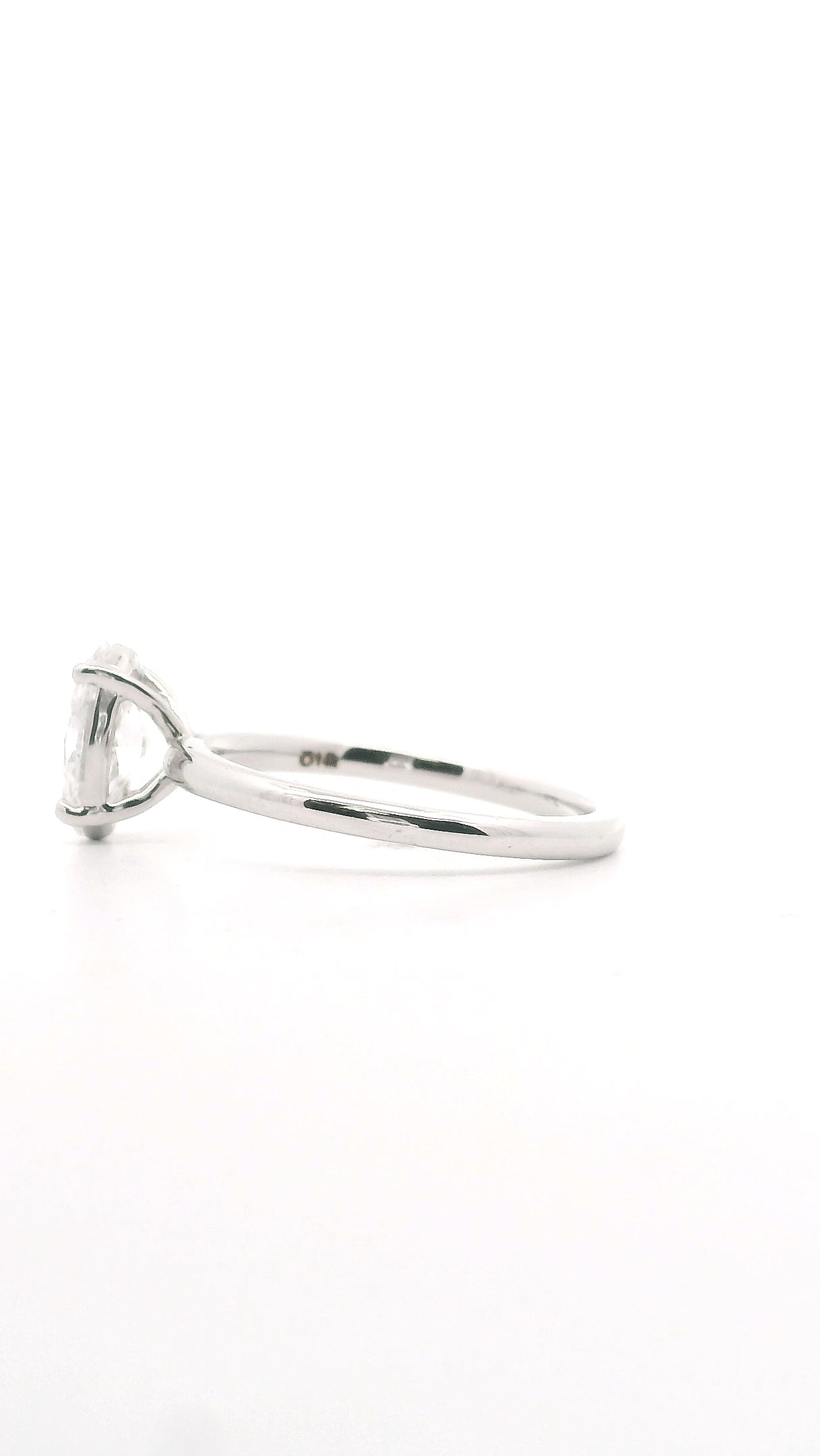 Anillo Oval 1.1 cts Oro Blanco 14k