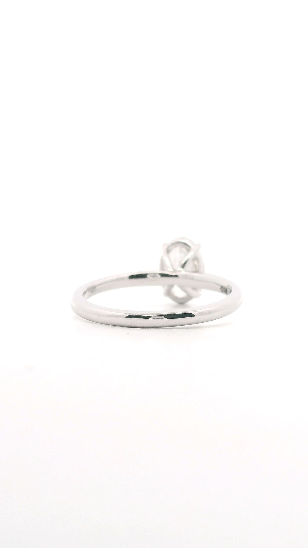 Anillo Oval 1.1 cts Oro Blanco 14k