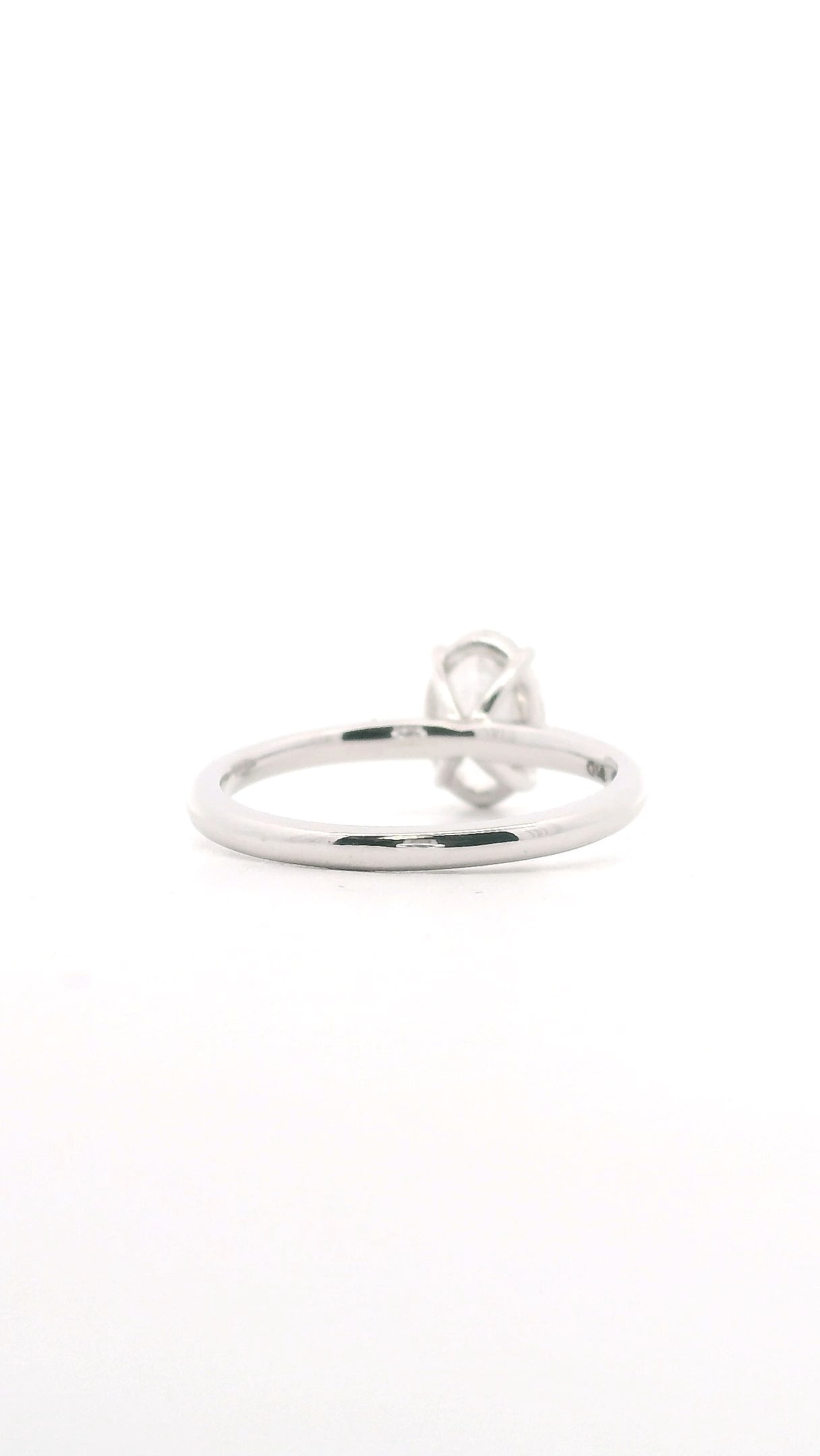 Anillo Oval 1.1 cts Oro Blanco 14k