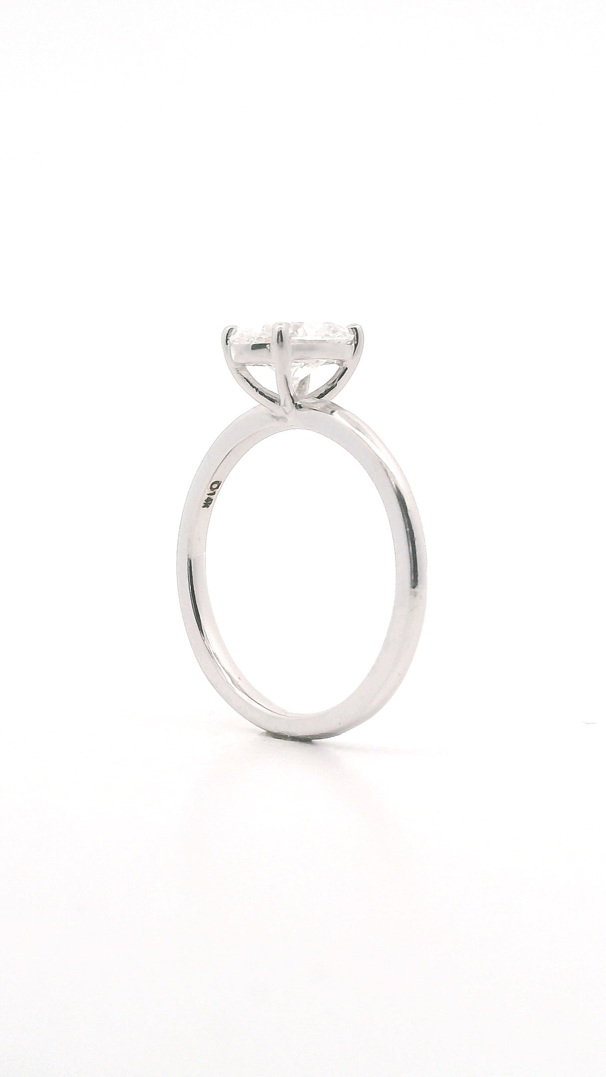 Anillo Oval 1.1 cts Oro Blanco 14k